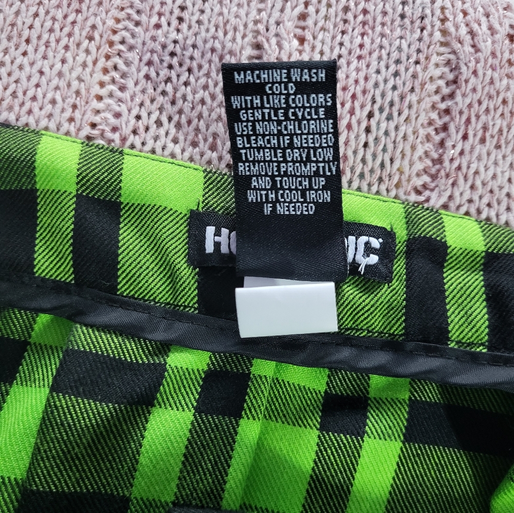 Hot Topic Plaid Green Skirt with Chain Size 3 - Picture 14 of 16